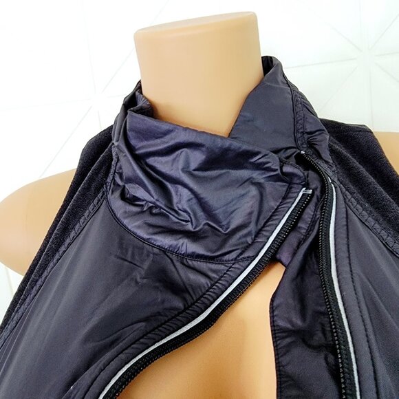 Lululemon Women's Black RUN: Gus Buster Sleeveless Full-Zip Vest Size 4 - Picture 6 of 12